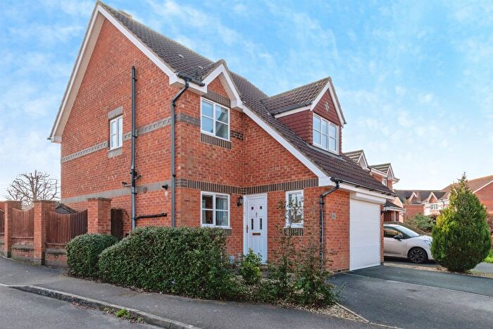 3 Bedroom Detached House For Sale In Cheviot Close, Trowbridge, BA14