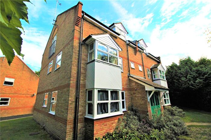 2 Bedroom Flat For Sale In Church Road West, Farnborough, Hampshire, GU14
