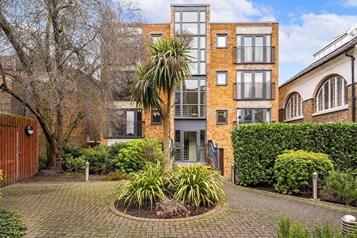 2 Bedroom Flat To Rent In Elspeth Road, London, SW11