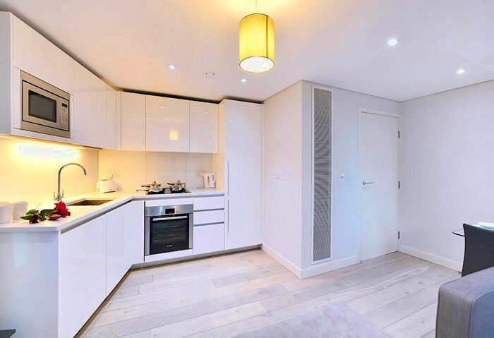 3 Bedroom Flat To Rent In Merchant Square, Paddington, London, W2