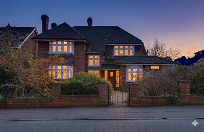 4 Bedroom Detached House For Sale In Station Road, Epping, CM16