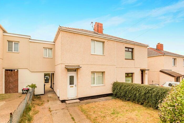 3 Bedroom Semi-Detached House To Rent In Windhill Crescent, Mexborough, South Yorkshire, S64