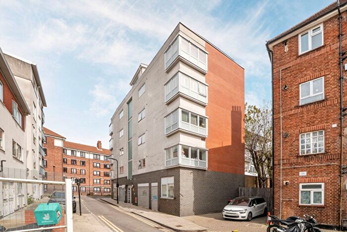 2 Bedroom Flat For Sale In Dunn Street, Dalston, E8