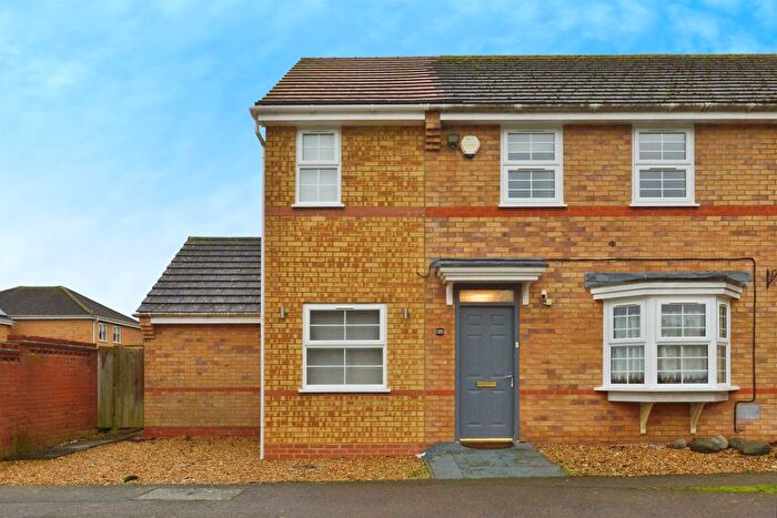 4 Bedroom Semi Detached House For Sale In Ashford Crescent, Grange Farm, Milton Keynes, MK8