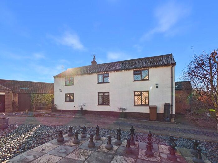 4 Bedroom Detached House For Sale In Hempnall Road, Woodton, NR35