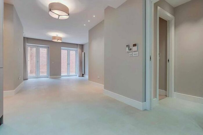 3 Bedroom Flat To Rent In Fitzjohns Avenue, Hampstead, NW3