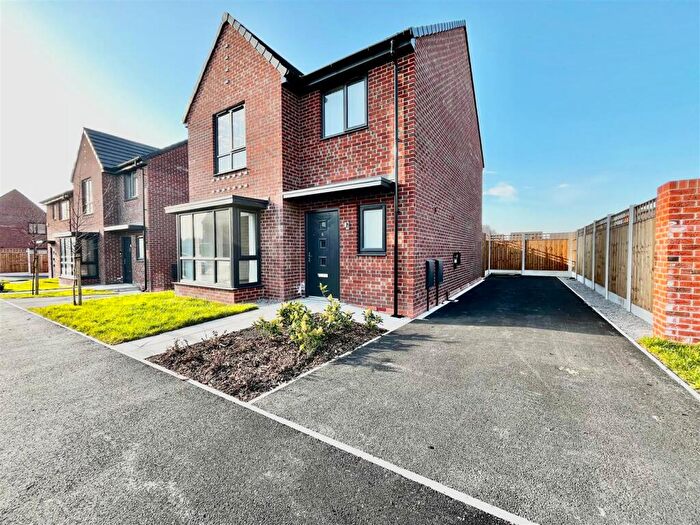4 Bedroom Detached House To Rent In Weavers Drive, OL11
