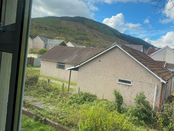 1 Bedroom Flat To Rent In High Street, Cwmgwrach, Neath, SA11