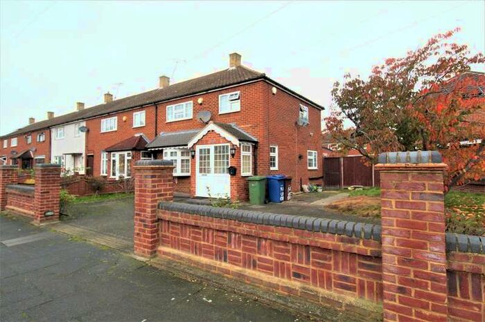 3 Bedroom Semi-Detached House To Rent In Broxburn Drive, South Ockendon, RM15