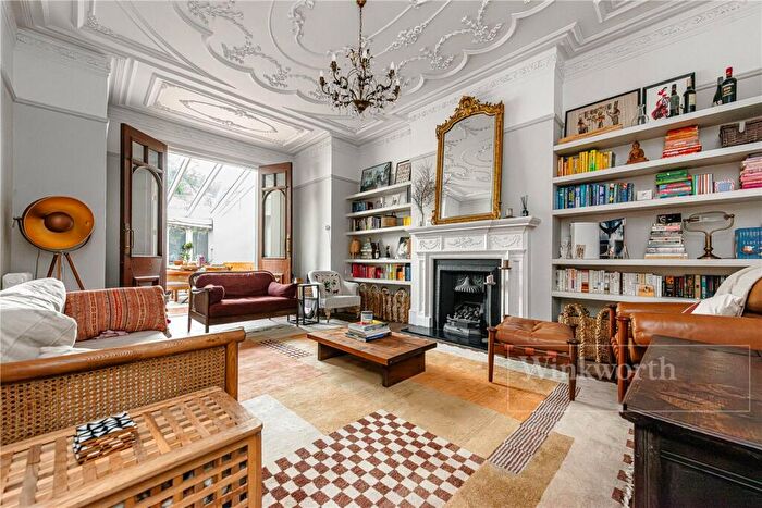 2 Bedroom Apartment For Sale In Brondesbury Villas, London, NW6