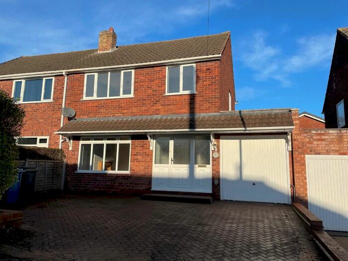 3 Bedroom Property To Rent In Leyfields, Lichfield, WS13