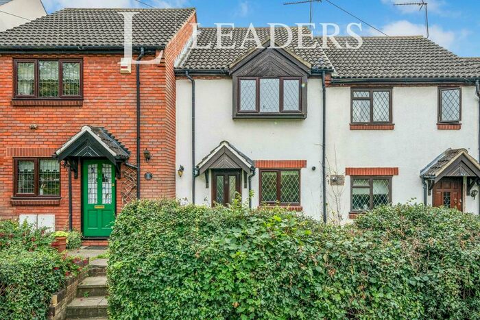 3 Bedroom Terraced House To Rent In St Annes Road, AL2