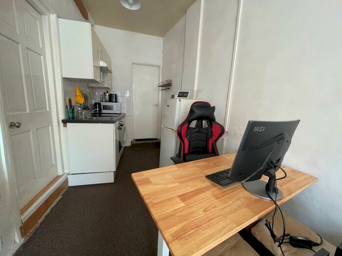1 Bedroom Flat To Rent In Wedmore Gardens, Archway, N19