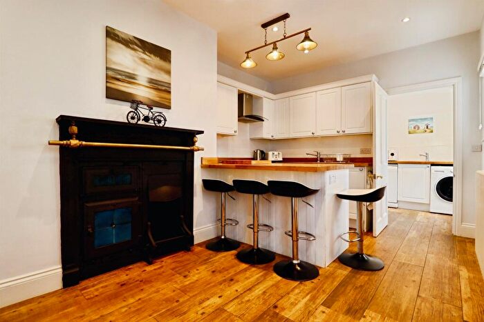 3 Bedroom House To Rent In New Road, Porthcawl, Porthcawl, CF36