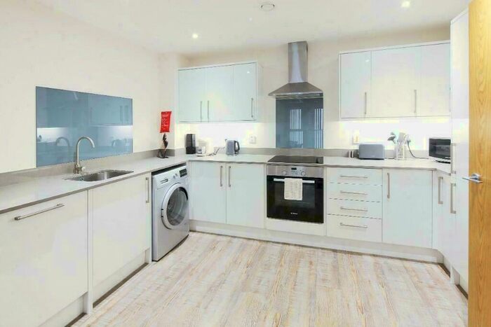 2 Bedroom Apartment To Rent In Queensway, Southampton, Hampshire, SO14