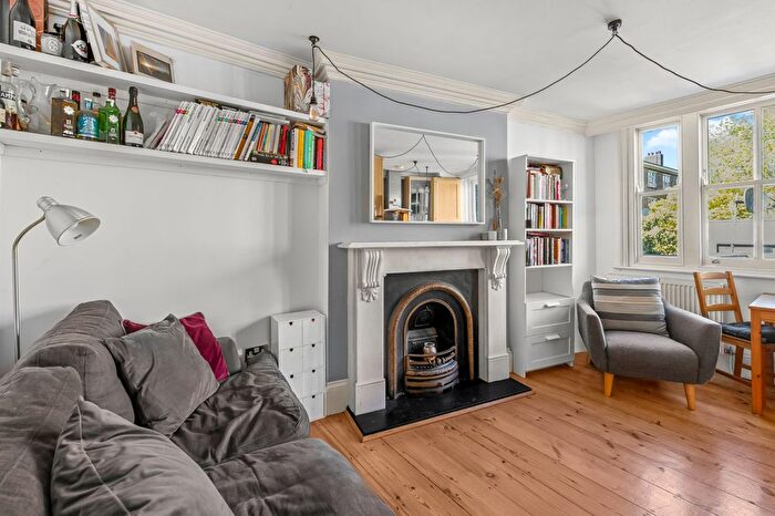 2 Bedroom Flat For Sale In Holloway Road, Hornsey Rise, N19