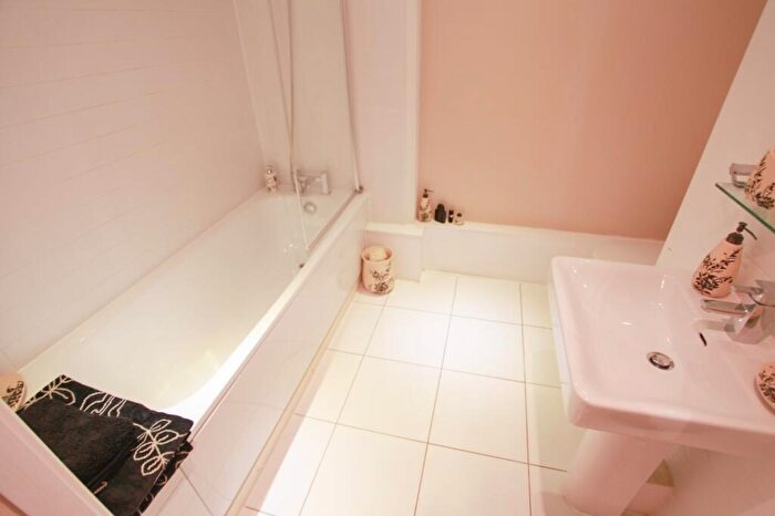 2 Bedroom Flat To Rent In Cornhill, L1