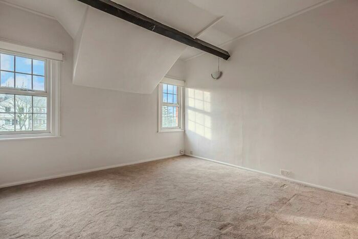 1 Bedroom Apartment For Sale In Camperdown House, Windsor, SL4