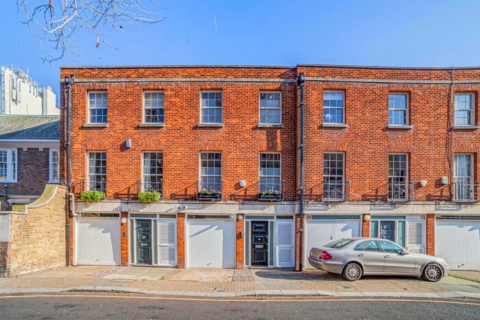 3 Bedroom Terraced House To Rent In Cadogan Lane, London, SW1X