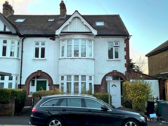 Semi-Detached House To Rent In Hale End Road, London, Greater London, E17
