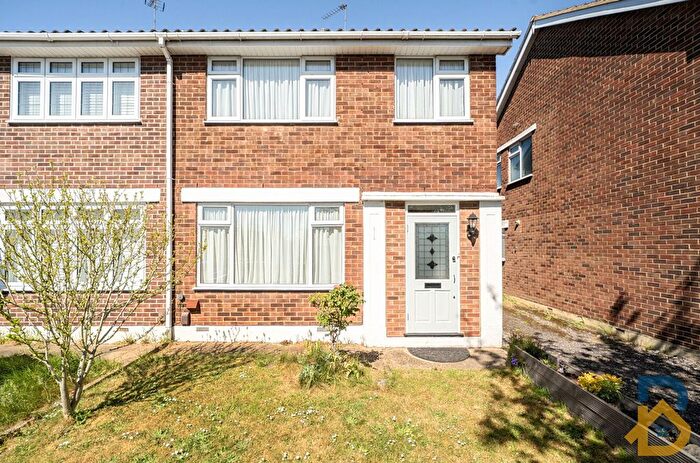 3 Bedroom Semi Detached House For Sale In Holme Road, Hornchurch, RM11