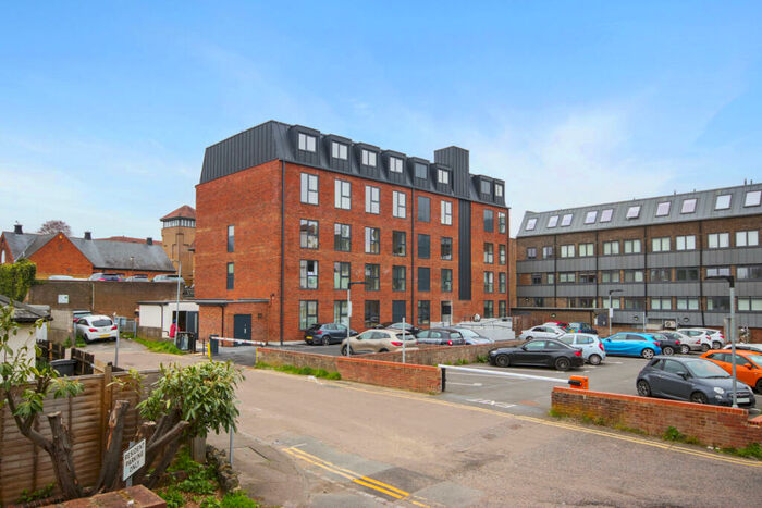 1 Bedroom Flat To Rent In Fairfield Road, CM14