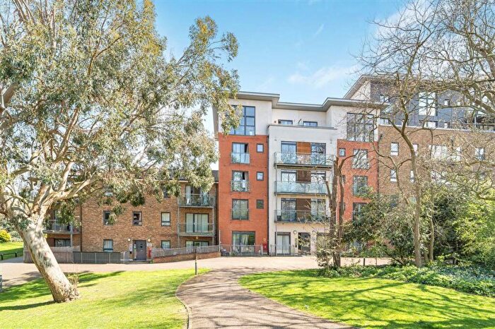 3 Bedroom Flat For Sale In Hither Green Lane, Lewisham, SE13