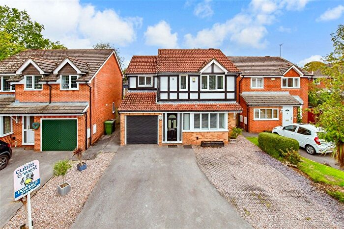 4 Bedroom Detached House For Sale In Harrier Close, Waterlooville, Hampshire, PO8