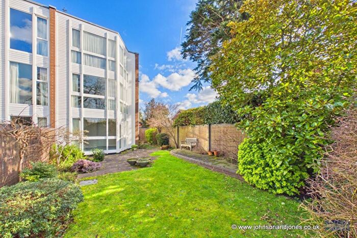 3 Bedroom Town House For Sale In Riverside Road, Staines-Upon-Thames, TW18
