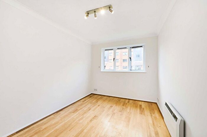 2 Bedroom Flat To Rent In Cross Road, Wimbledon, SW19