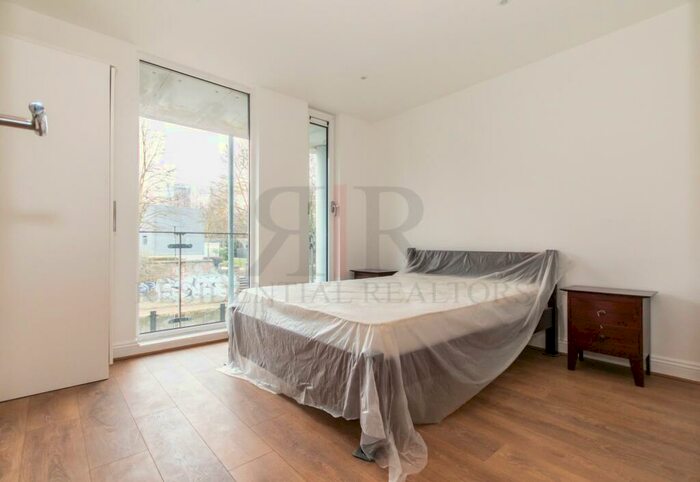 2 Bedroom Apartment To Rent In Wharf Lane, London, E14
