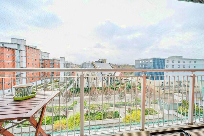 2 Bedroom Flat To Rent In Holland Gardens, Brentford, TW8