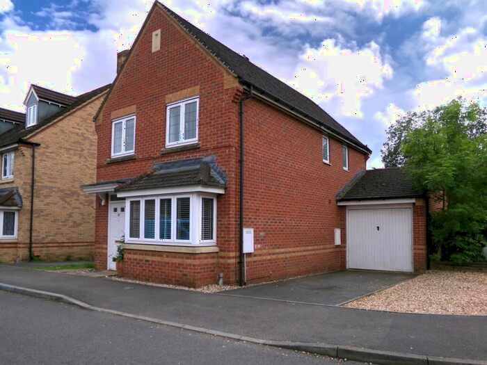 3 Bedroom Detached House To Rent In Kestrels Mead, Tadley, Hampshire, RG26