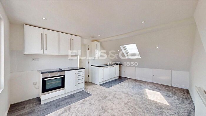 1 Bedroom Flat To Rent In Thorn Close, Northolt, UB5