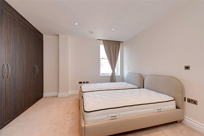 1 Bedroom Flat For Sale In Kensington High Street, London, W8