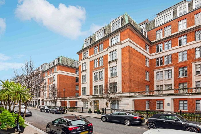 1 Bedroom Flat To Rent In Hallam Street, London, W1W