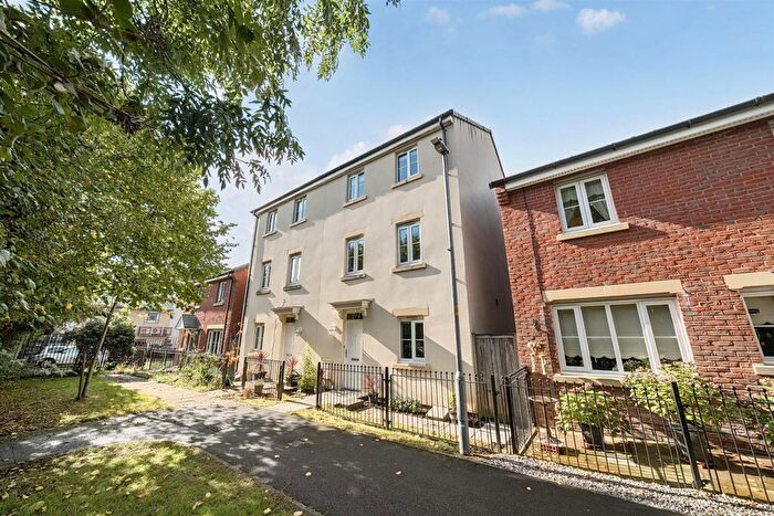 4 Bedroom Semi-Detached House For Sale In Barley Leaze, Chippenham, SN14