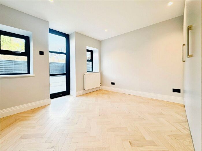 3 Bedroom Maisonette To Rent In Sulgrave Road, London, W6