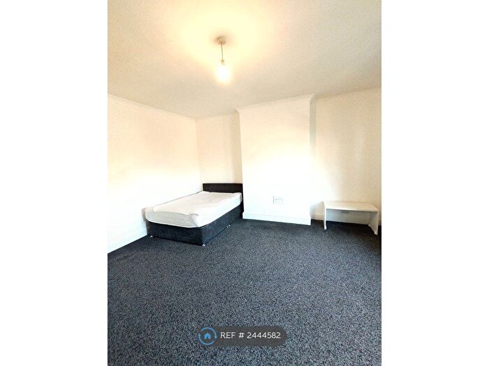 4 Bedroom Terraced House To Rent In Gathorne Terrace, Leeds, LS8