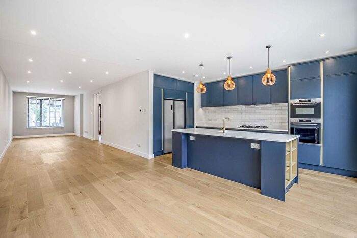 4 Bedroom Property To Rent In The Bungalows, Streatham, SW16
