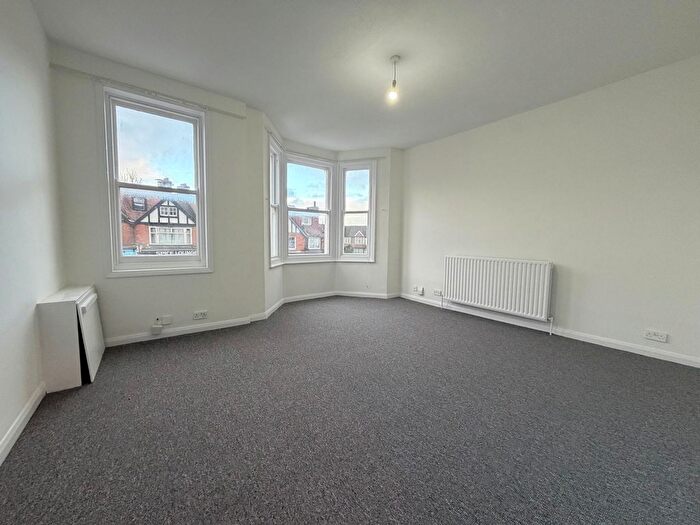 3 Bedroom Flat To Rent In Carlton Terrace, Portslade, BN41