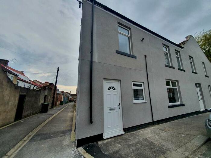 2 Bedroom End Of Terrace House To Rent In Wesley Crescent, Shildon, DL4