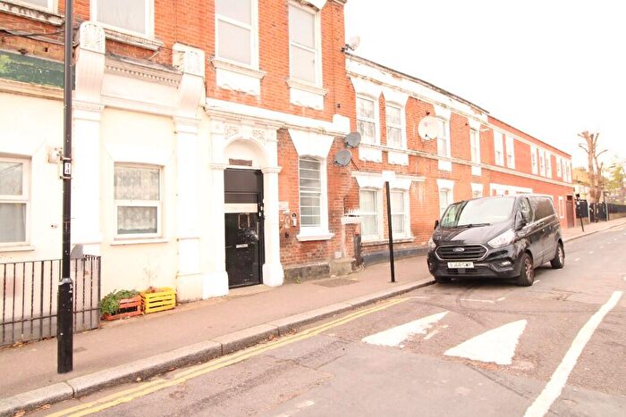 1 Bedroom Flat To Rent In Cann Hall Road, London, E11