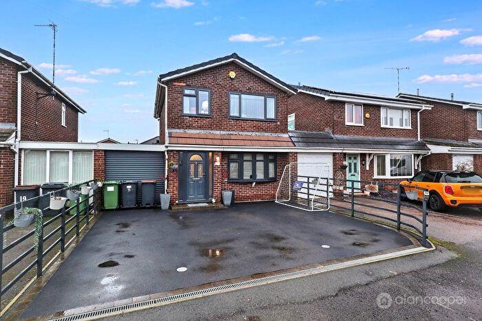 3 Bedroom Detached House For Sale In Gainsborough Drive, Bedworth, CV12