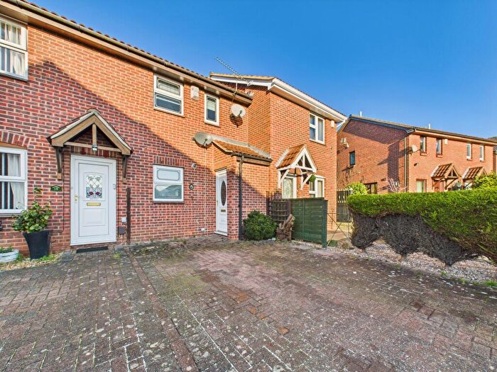 2 Bedroom Town House For Sale In Grassthorpe Close, Oakwood, DE21