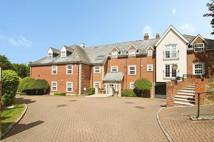 2 Bedroom Flat To Rent In Park Lane, Stanmore, HA7