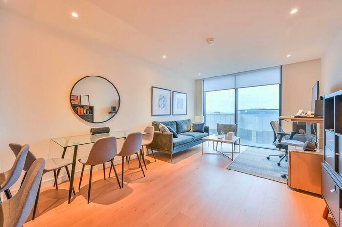 1 Bedroom Flat For Sale In Hampton Tower, Canary Wharf, London, E14