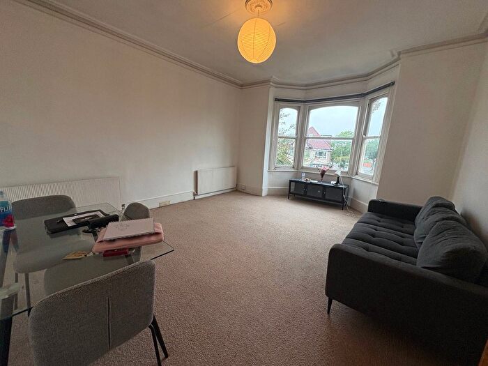 4 Bedroom Flat To Rent In Station Road, London, NW4