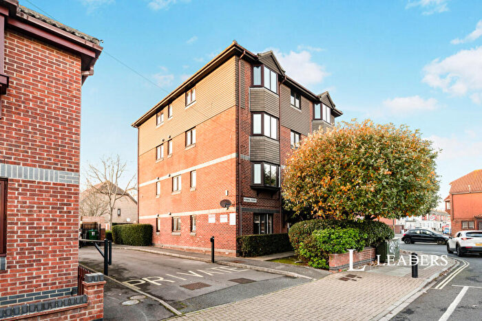 2 Bedroom Flat To Rent In Rowan Court, Southsea, Hampshire, PO4