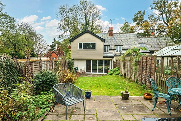 3 Bedroom Semi-Detached House For Sale In London Road, Holybourne, Alton, Hampshire, GU34